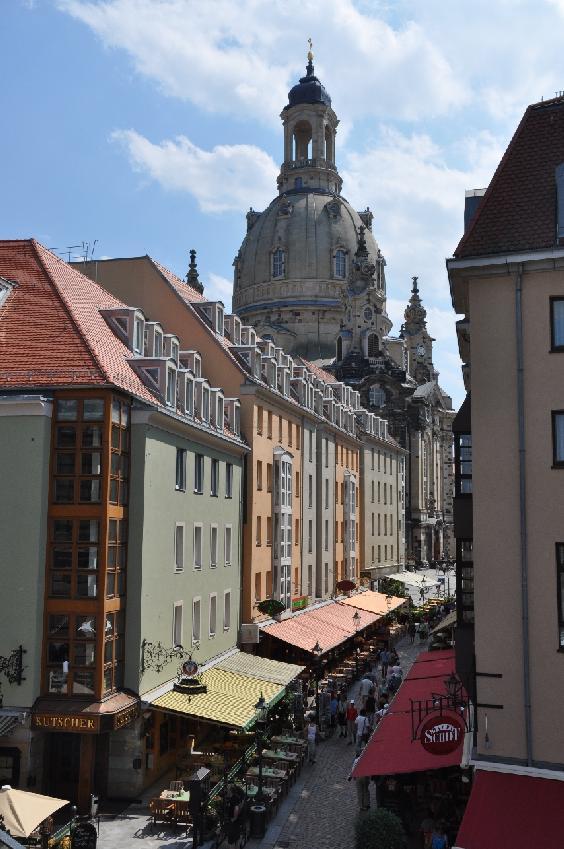 <i><b>330-Dresden</b></i>