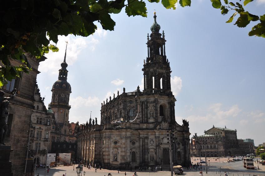 <i><b>333-Dresden</b></i>