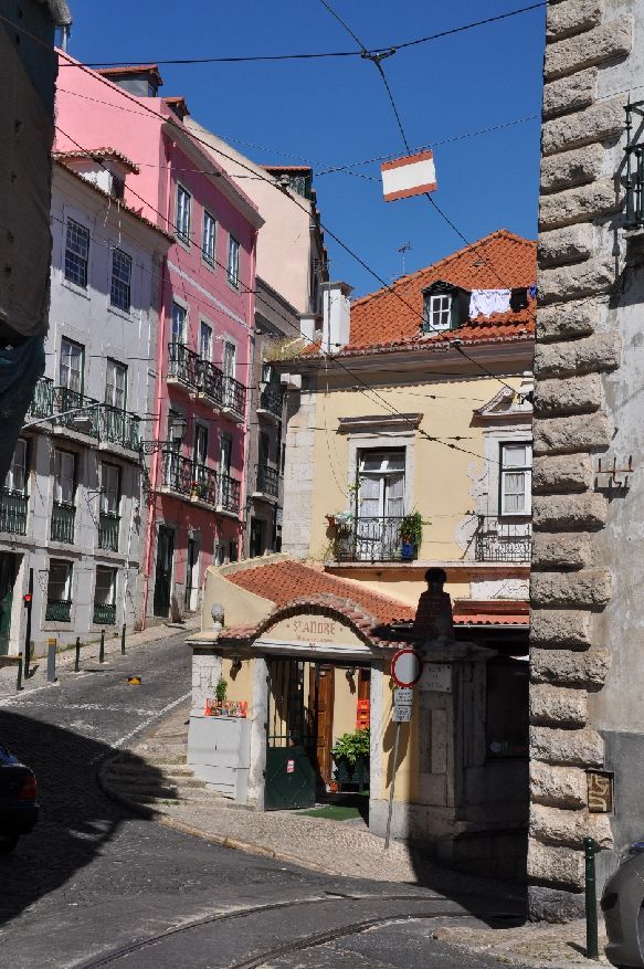 <i><b>530-Lisboa-Alfama</b></i>