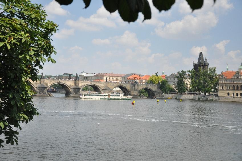 <i><b>570-Prag</b></i>