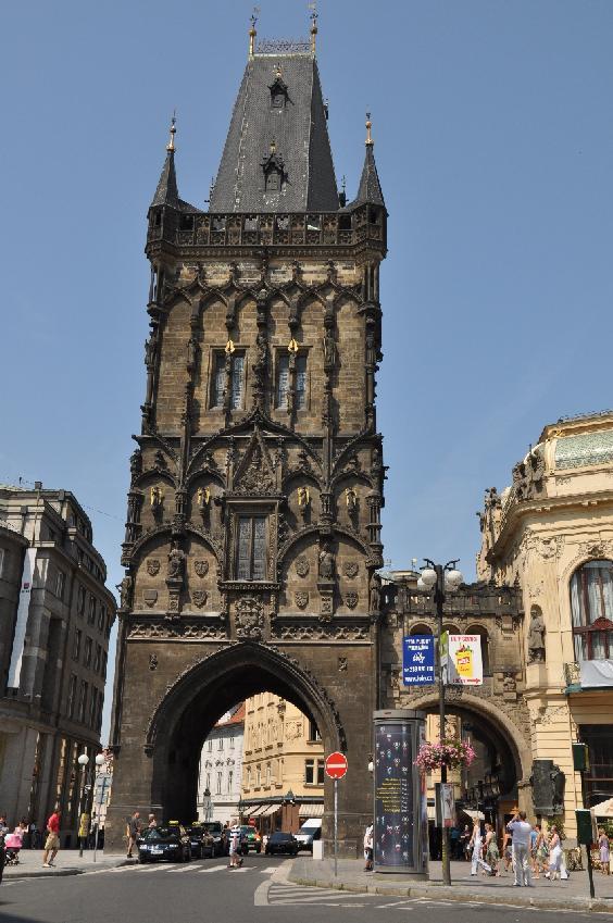 <i><b>635-Prag</b></i>