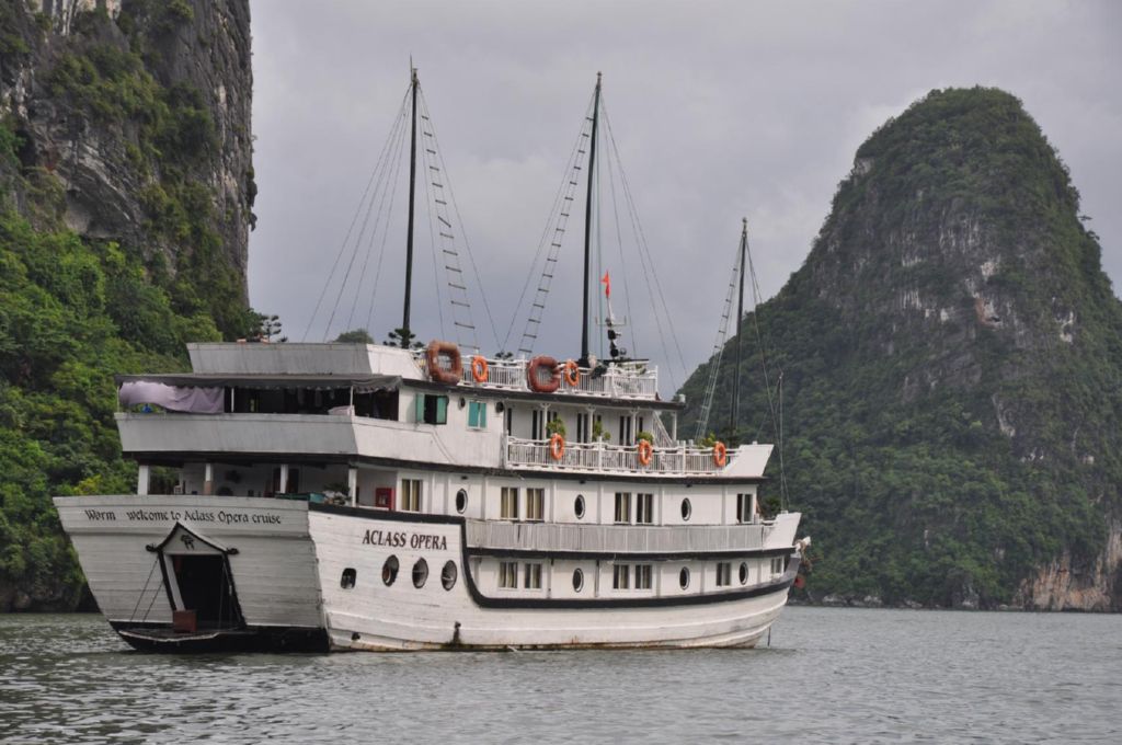 <i><b>Halong-17</b></i>