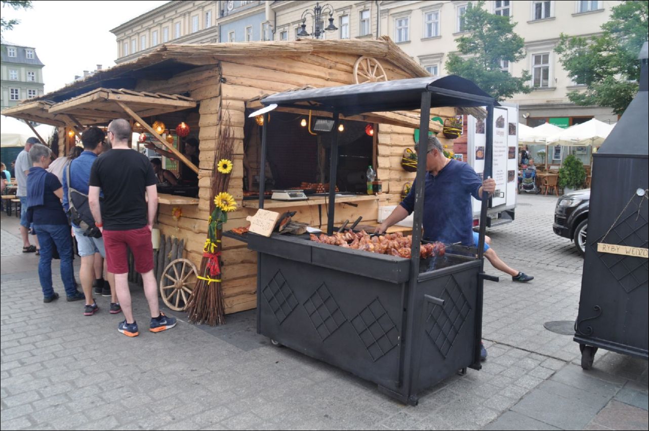 <i><b>Krakau Marktplatz</b></i>