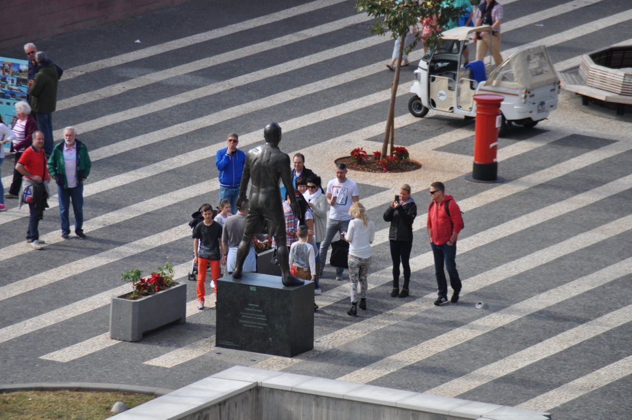 CR7 Statue