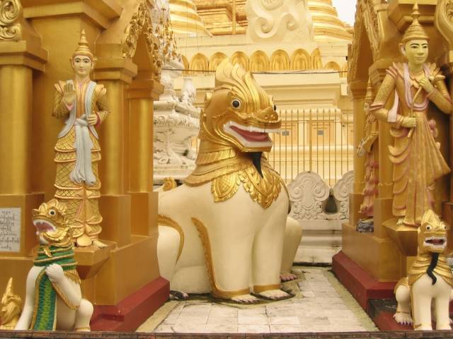 In der Shwegadon Pagoda