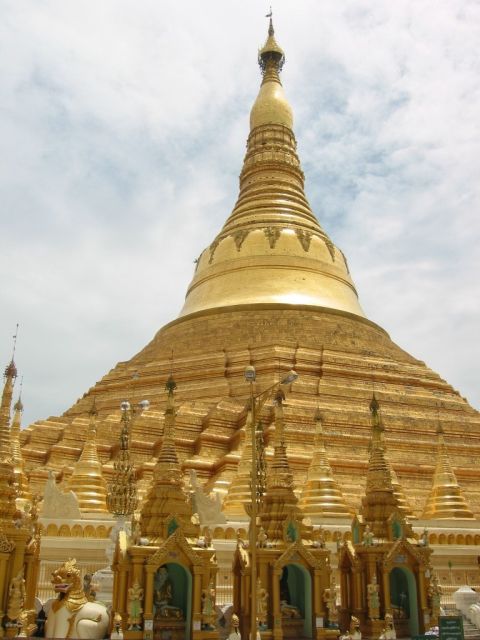 In der Shwegadon Pagoda