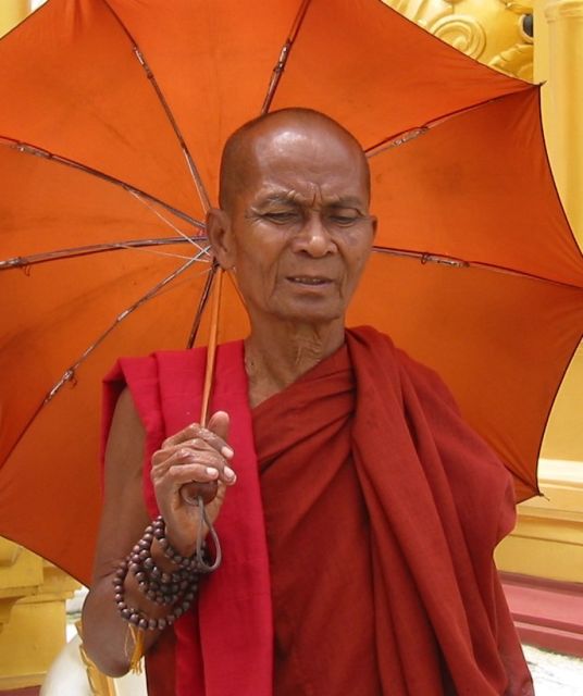 Mnch in der Shwegadon Pagoda