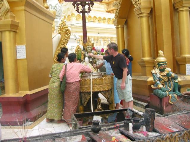 In der Shwegadon Pagoda