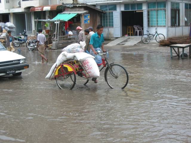 berschwemmte Strae in Mandalay