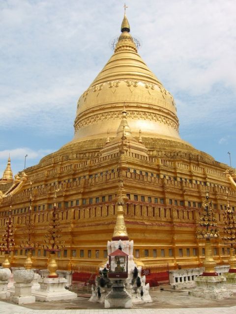 In der Shwezigon Pagoda