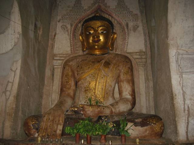 Buddha Image in Pitaka Taik