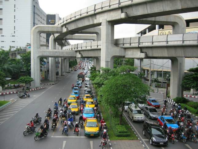 Hauptverkehrsader in Bangkok