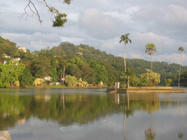 Am See in Kandy
