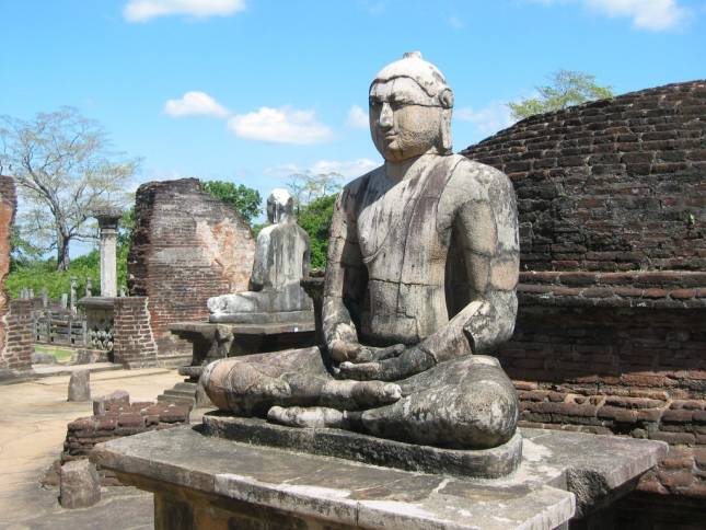 <i>Buddha-Image im Vatadage-Tempel</i>