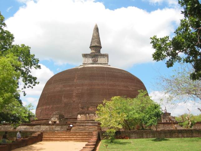 <i>Rankotu Vihara Dagoba</i>