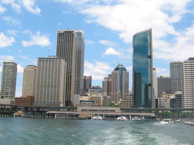 <i><b>Sydney Skyline</b></i>