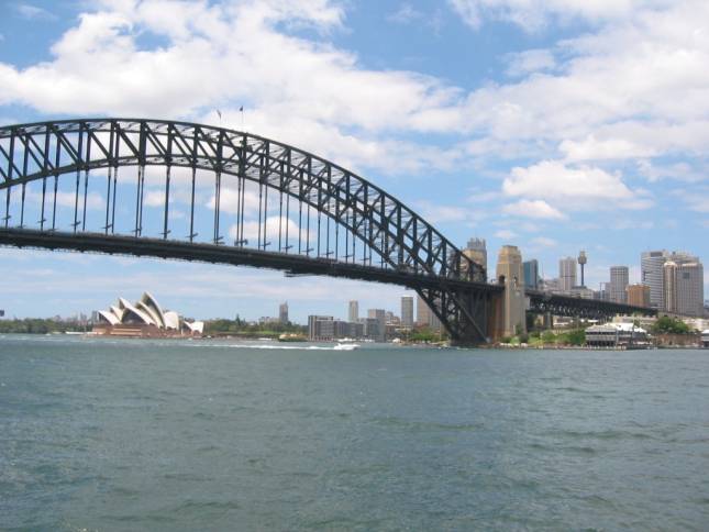 <i><b>Sydney Harbour Bridge und Oper</b></i>