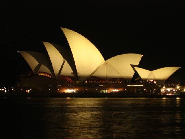 <i><b>Sydney Opera House by night</b></i>