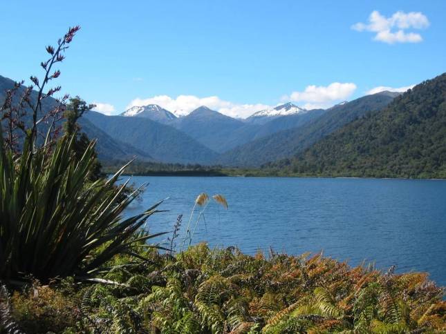 <i>Lake Moeraki</i>