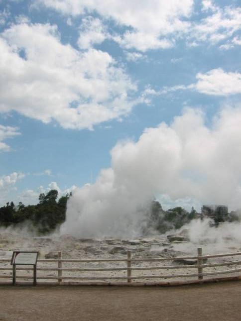 <i>Pohutu-Geysir</i>