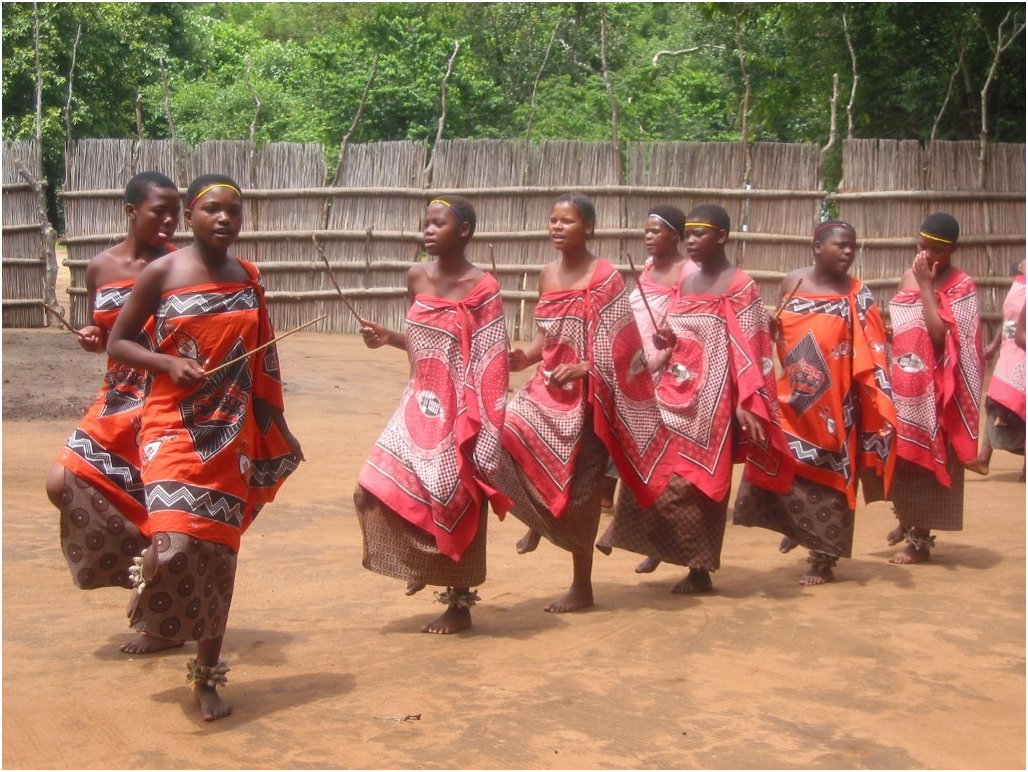 <i>0026-Tanz_im_Swazi_Cultural_Centre</i>