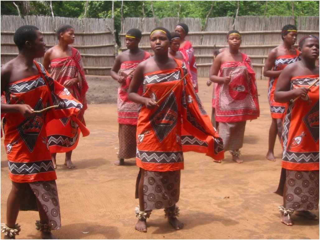 <i>0028-Tanz_im_Swazi_Cultural_Centre</i>