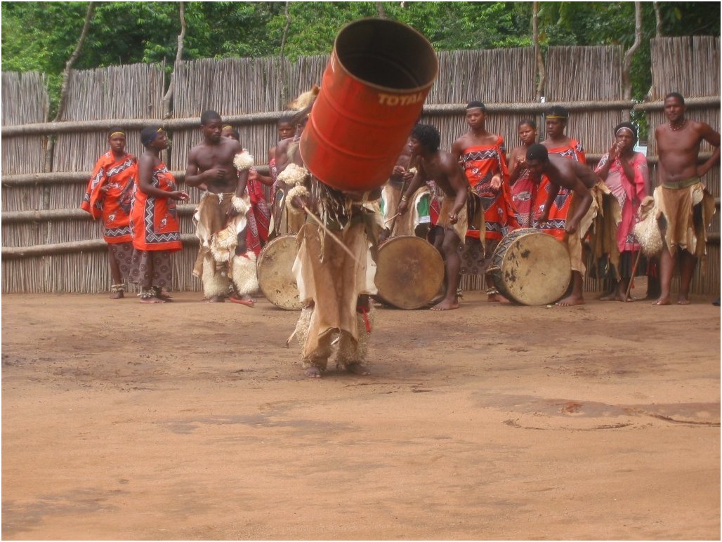 <i>0036-Tanz_im_Swazi_Cultural_Centre</i>