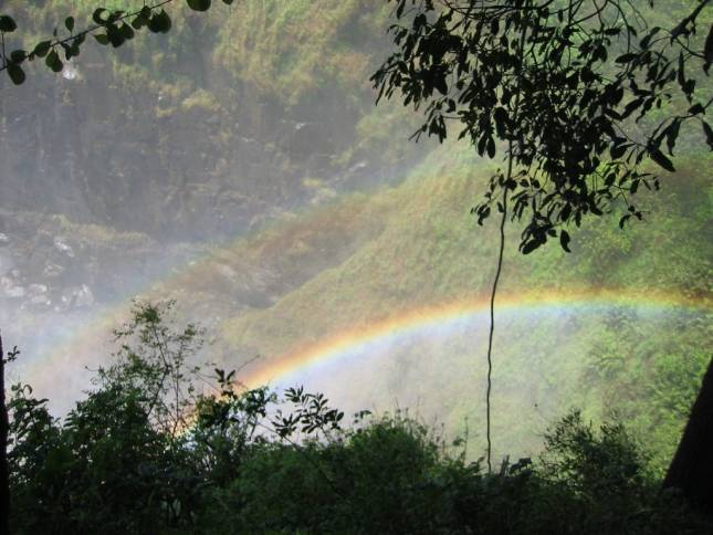 <i><b>Regenbogen an den Fllen</b></i>