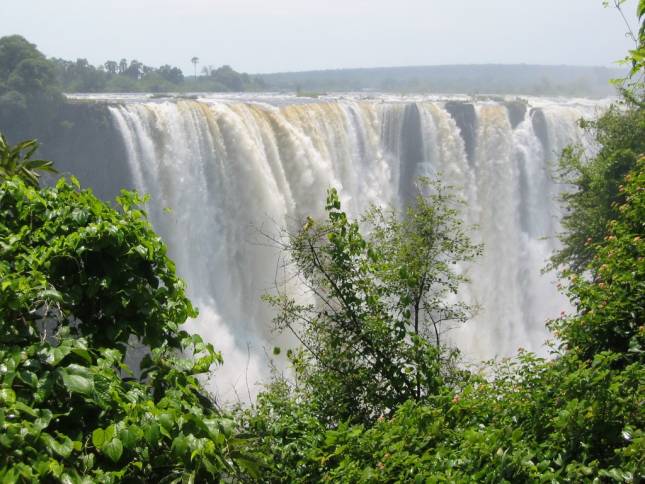 <i><b>Victoria Falls - Hauptwasserfall</b></i>