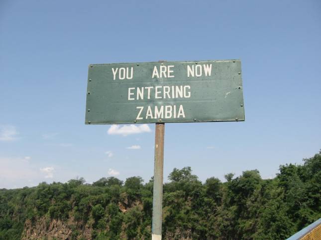 <i><b>Grenze nach Zambia</b></i>